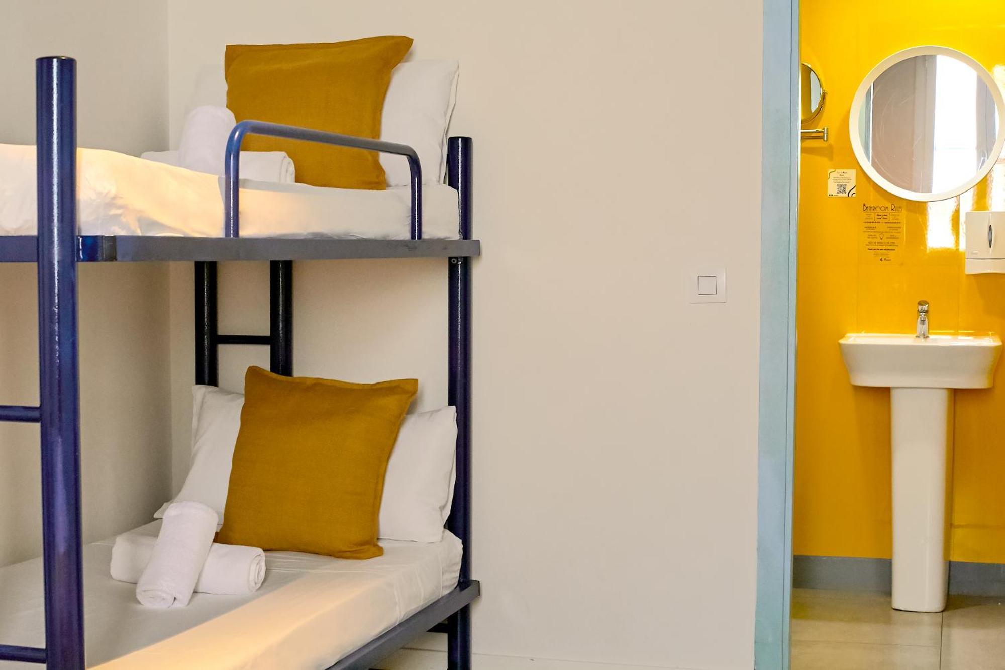 Sun & Moon Hostel Barcelona Exterior photo