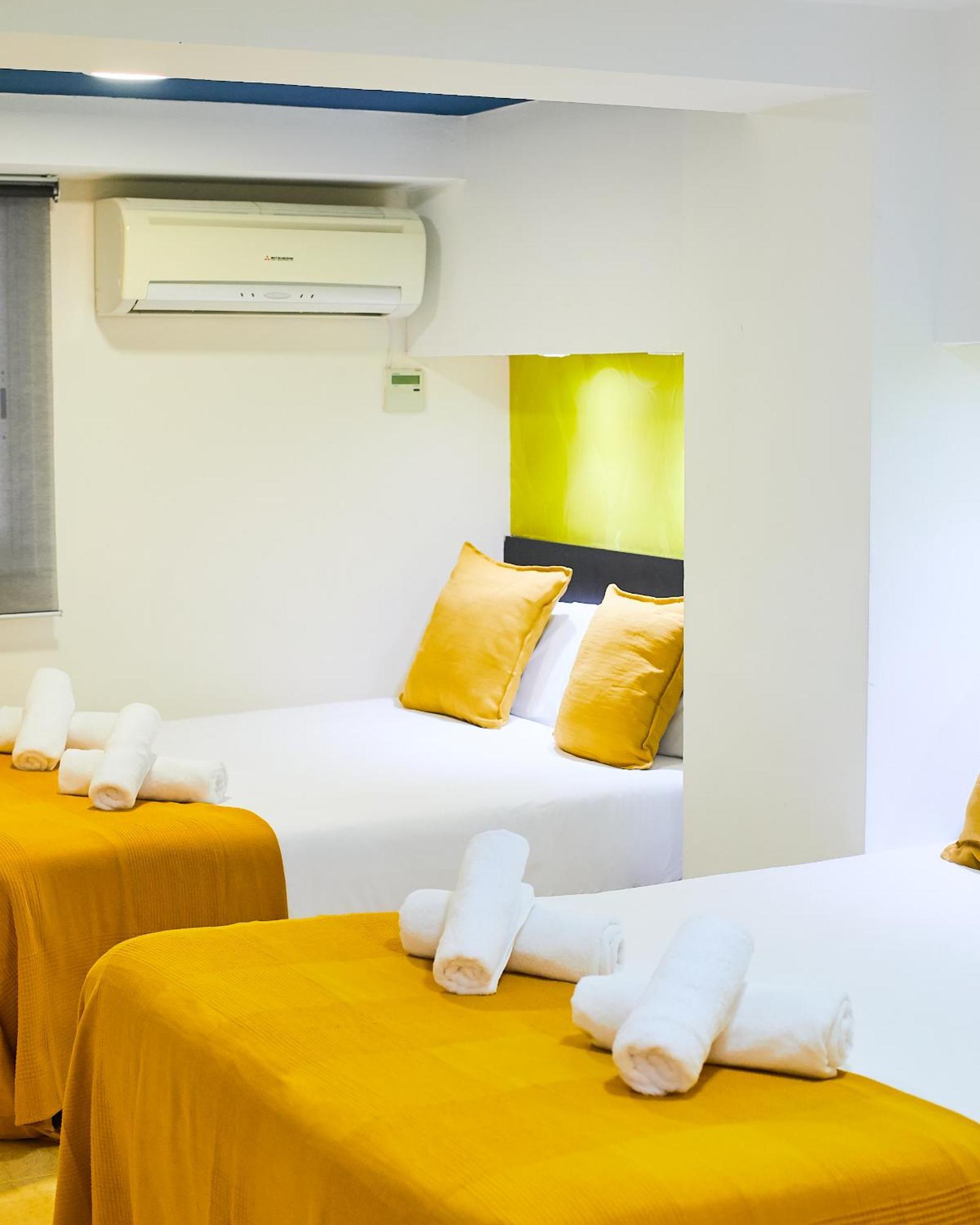 Sun & Moon Hostel Barcelona Exterior photo