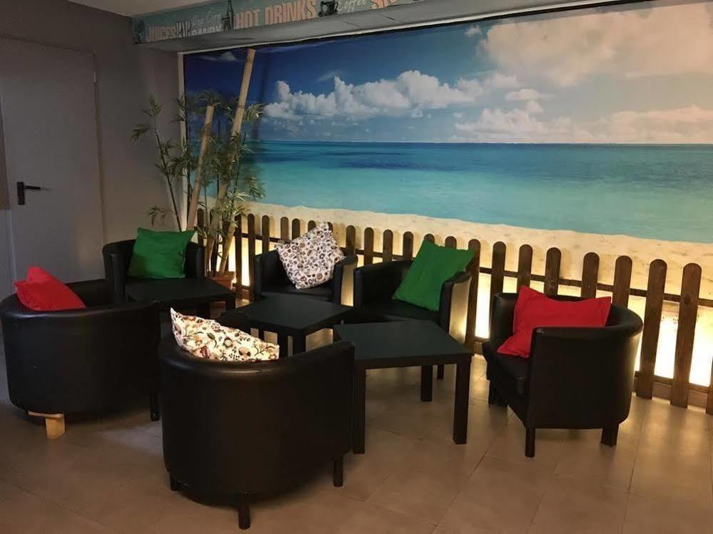 Sun & Moon Hostel Barcelona Exterior photo